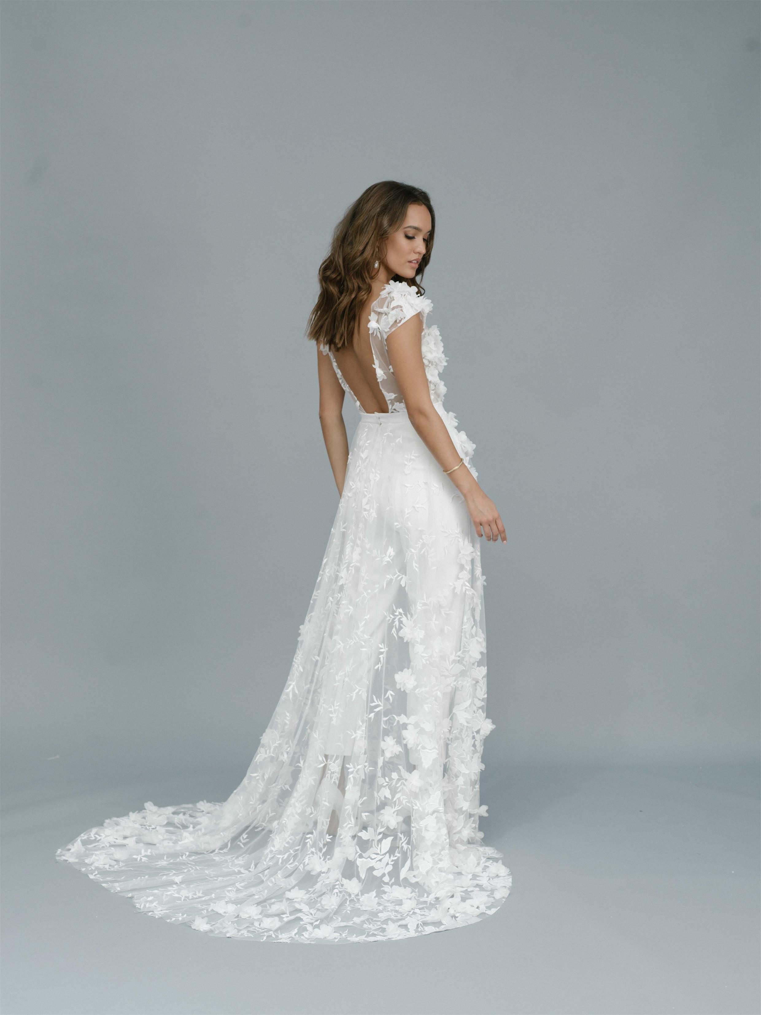 Beach Bohemian Wedding Jumpsuit with Long Train 3D Floral Applique Backless Bridal Pants Suit Illusion Cap Sleeves Vestidos De Novia