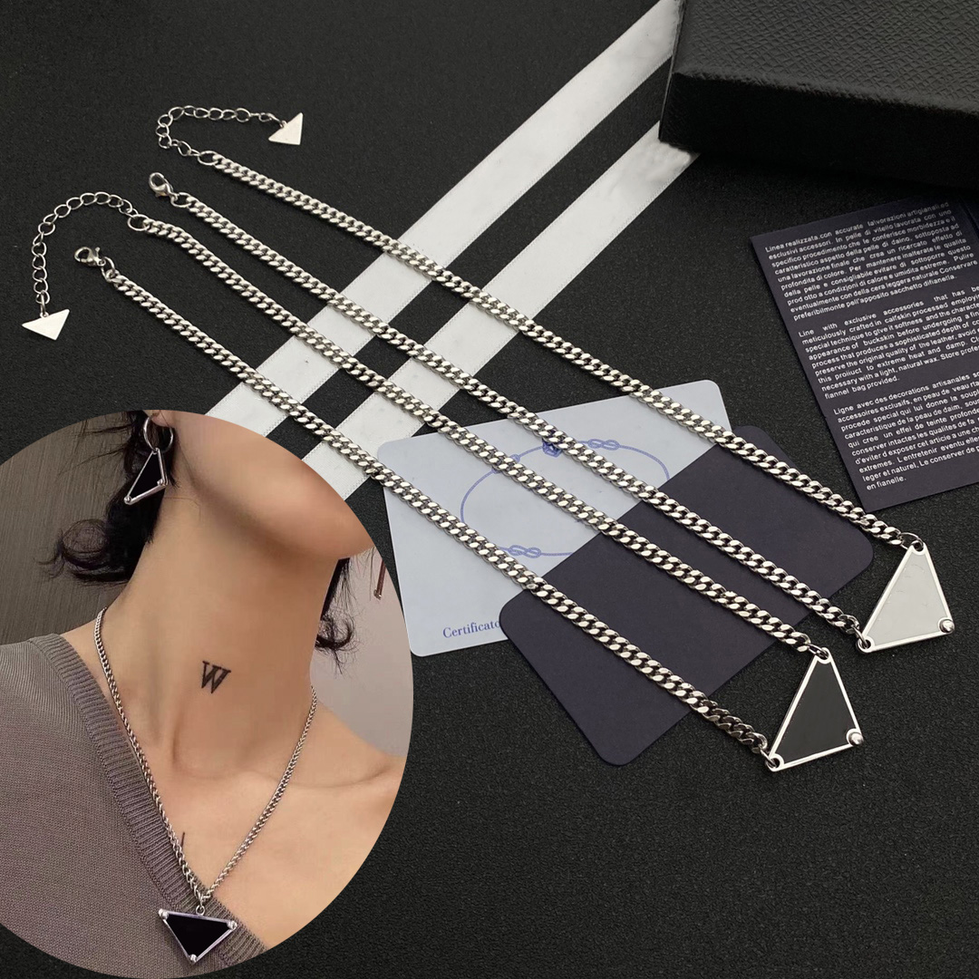 2021 womens mens Luxury designer Necklace chain fashion jewelry black and white triangle pendant design party silver hip hop punk
2021 womens mens Luxury designer Necklace chain fashion jewelry black and white triangle pendant design party silver hip hop punk