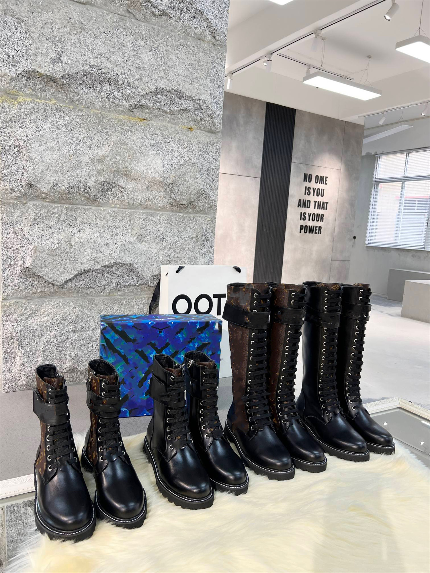 Top Quality Love Women Boots Low Heel Laureate Boot Black Brown Presbyopia Women's Shoes Size 35-40
Top Quality Love Women Boots Low Heel Laureate Boot Black Brown Presbyopia Women's Shoes Size 35-40