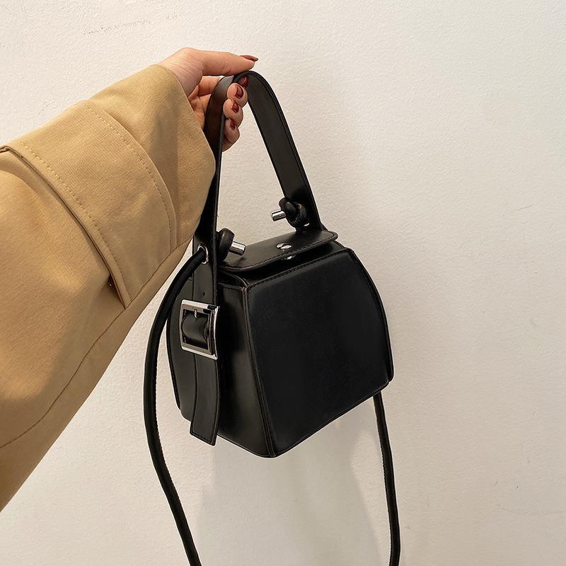 Evening Bags Fashion Belt Buckle Handle Women Handbag Casual Solid Small Sqaure Shoulder Bag Box Shaped Design Crossbody For
Evening Bags Fashion Belt Buckle Handle Women Handbag Casual Solid Small Sqaure Shoulder Bag Box Shaped Design Crossbody For