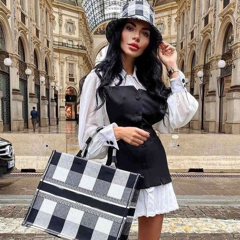 Free Fashion Women Bodycon Dress Lapel Lantern Sleeve Black and White Stitching Draped Sexy Party 210524