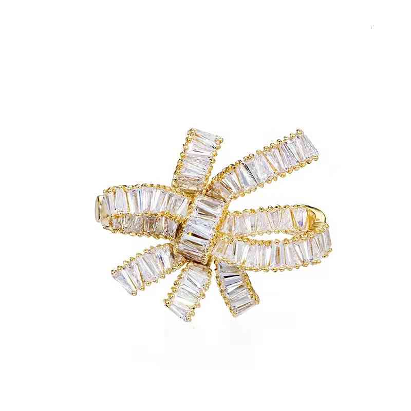2021 Fashion Cute Minority Design Anti Light Pin Brooch Winter Accessories High-end Women