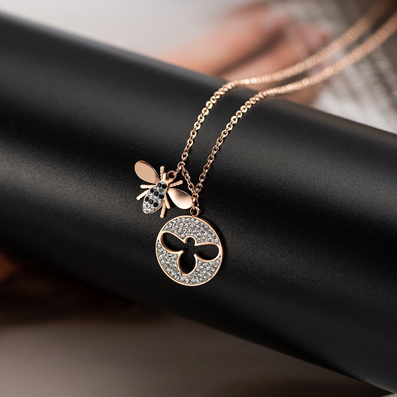 Exquisite Gift Cute Bee Pendant Necklace Rose Gold Stainless Steel Jewelry
