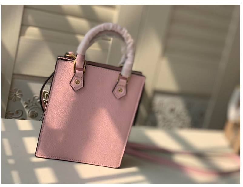 Designers PETIT SAC PLAT Bags Genuine Leather Flower Handbags Purses Pochettes Fashion Womens Crossbody By The Pool Mini Shoulder lady Tote Messenger Bag M69846, Pink
Designers PETIT SAC PLAT Bags Genuine Leather Flower Handbags Purses Pochettes Fashion Womens Crossbody By The Pool Mini Shoulder lady Tote Messenger Bag M69846, Pink