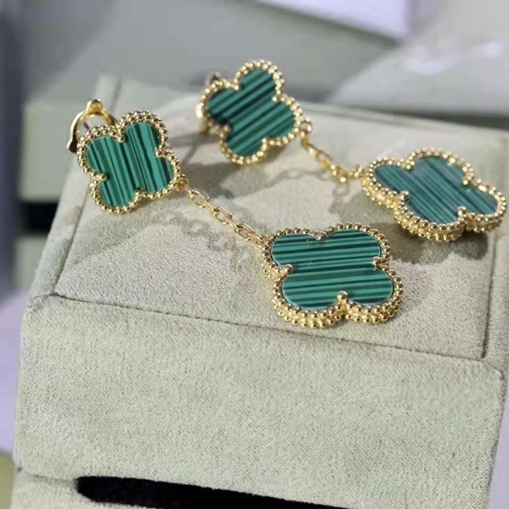 2021 Ladies Love rings Pendant Necklaces Screw Bracelet Van Party Wedding Couple Gift Love Bracelet Fashion Luxury Cleef Designe, Silver
2021 Ladies Love rings Pendant Necklaces Screw Bracelet Van Party Wedding Couple Gift Love Bracelet Fashion Luxury Cleef Designe, Silver