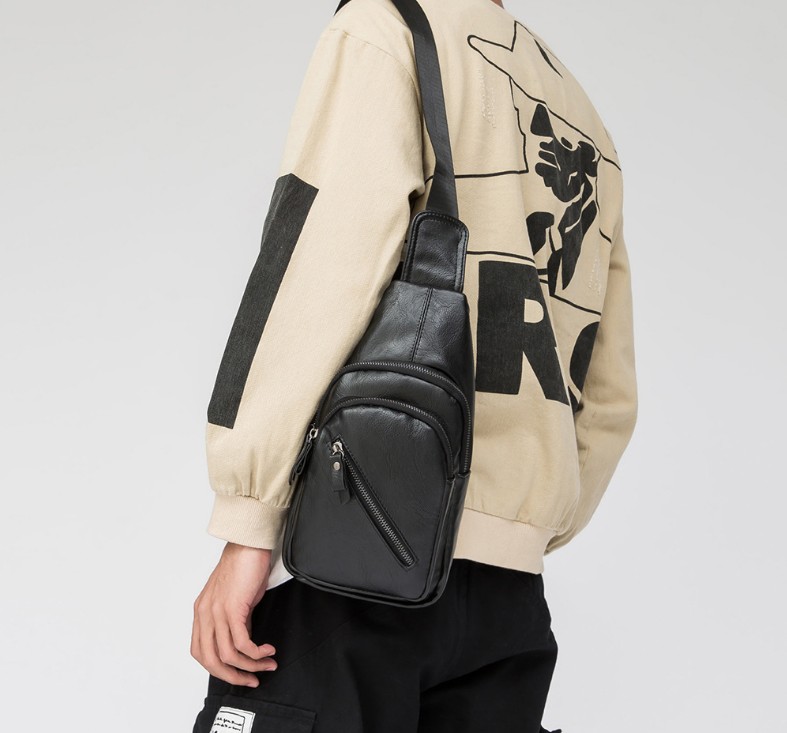 Men's designer chest bag Messenger casual Fashion Cross bags Women luxurys wallets top layer leather shoulder handbag, Black1
Men's designer chest bag Messenger casual Fashion Cross bags Women luxurys wallets top layer leather shoulder handbag, Black1