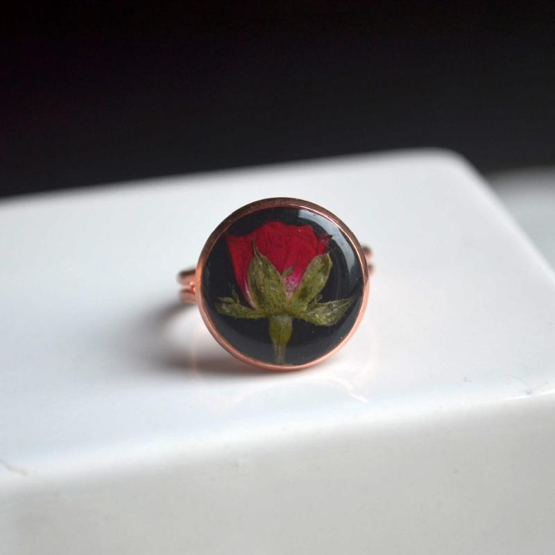 Cluster Rings Red Rose Real Flower Glass Gold Color Copper Resizable Wedding For Women Jewelry Boho Vintage Ladies Love Romantic
Cluster Rings Red Rose Real Flower Glass Gold Color Copper Resizable Wedding For Women Jewelry Boho Vintage Ladies Love Romantic