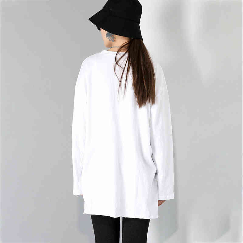 EAM Women Brief White Hole Big Size Personality Tshirt Round Neck Long Sleeve Fashion Spring Autumn 1DD1797 210406