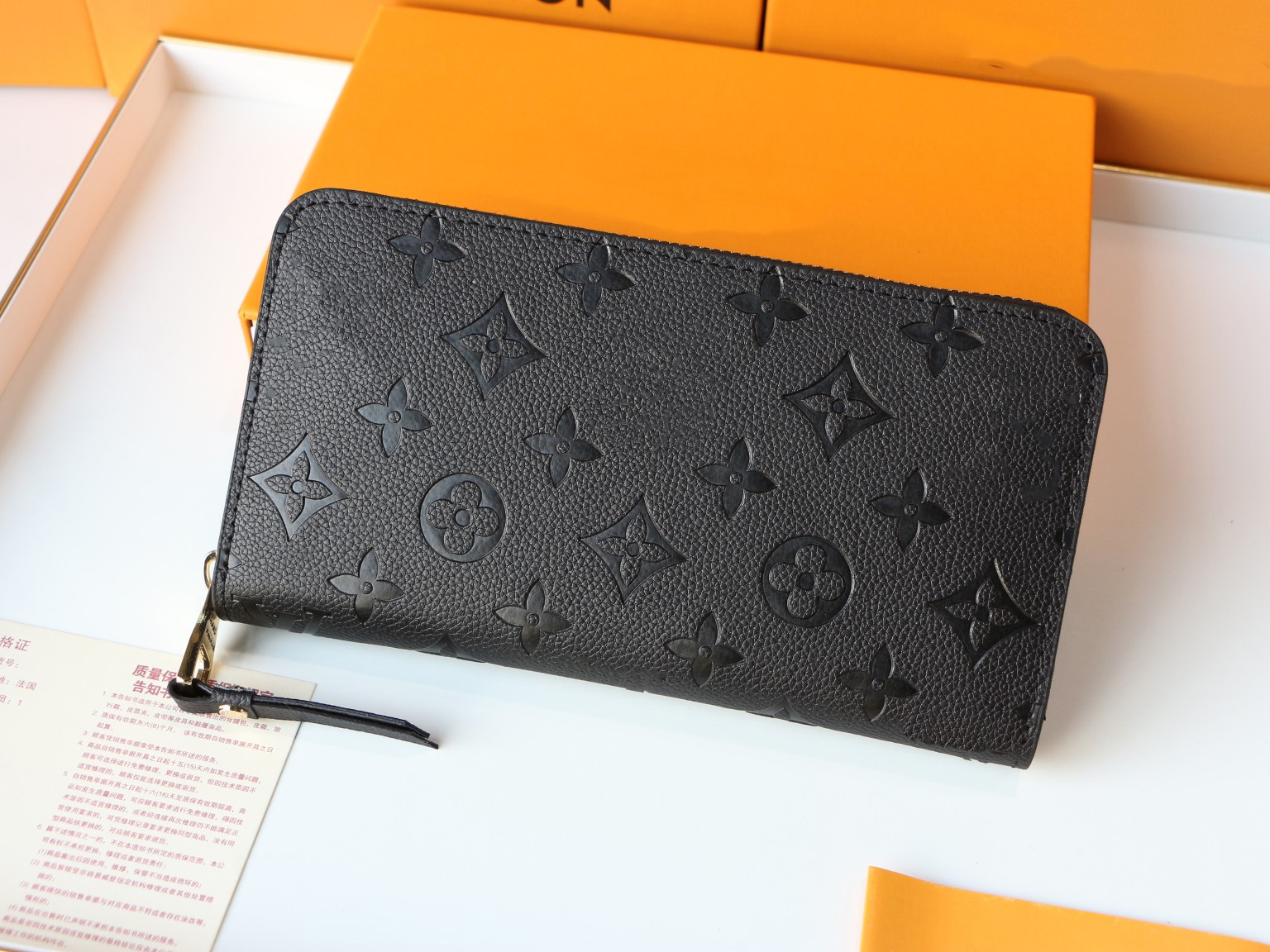 Fashion top quality men and women purse cards luxury leather designer famous brand long chain letter pattern with boxes SIZE 19-11CM M60546
Fashion top quality men and women purse cards luxury leather designer famous brand long chain letter pattern with boxes SIZE 19-11CM M60546