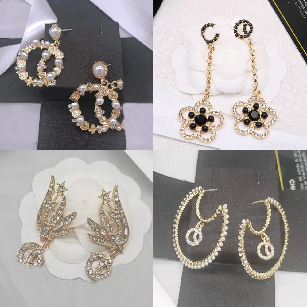 22SS 18color 18K Gold Plated Double Letters Stud Earrings Charm Design Studs Classic Design Earring Party Wedding Engagement Lovers Gift Jewelry Wholesale
22SS 18color 18K Gold Plated Double Letters Stud Earrings Charm Design Studs Classic Design Earring Party Wedding Engagement Lovers Gift Jewelry Wholesale