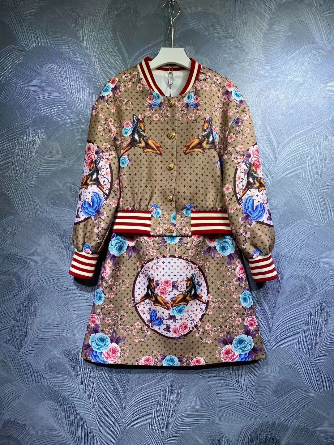 European and American autumn two piece dress printed stand collar jacket + half skirt, As picture
European and American autumn two piece dress printed stand collar jacket + half skirt, As picture