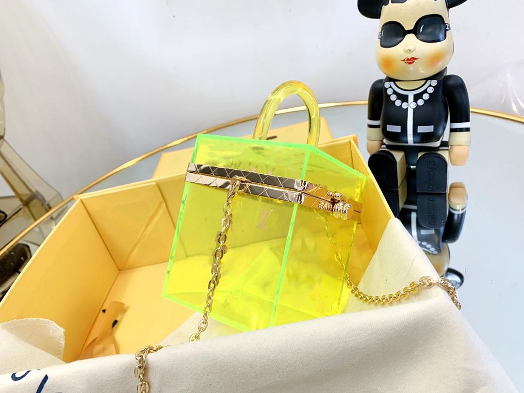 Classic Women's Jewelry Bag Luxury Designer Limited Edition PC Transparent Handbag Metal Chain Adjustable Shoulder Bags Super Mini Jewelrys Box
Classic Women's Jewelry Bag Luxury Designer Limited Edition PC Transparent Handbag Metal Chain Adjustable Shoulder Bags Super Mini Jewelrys Box
