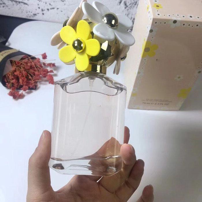 Women's perfume pink sweet little daisy flower language ladies Eau de Toilette fruity fresh and elegant fragrance lasting high quality
Women's perfume pink sweet little daisy flower language ladies Eau de Toilette fruity fresh and elegant fragrance lasting high quality
