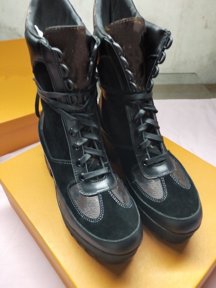 2021 designer women short boots letter printed thick bottom leather fashion luxury womens ankle martin snow boot party prom evening shoe wit, Black
2021 designer women short boots letter printed thick bottom leather fashion luxury womens ankle martin snow boot party prom evening shoe wit, Black