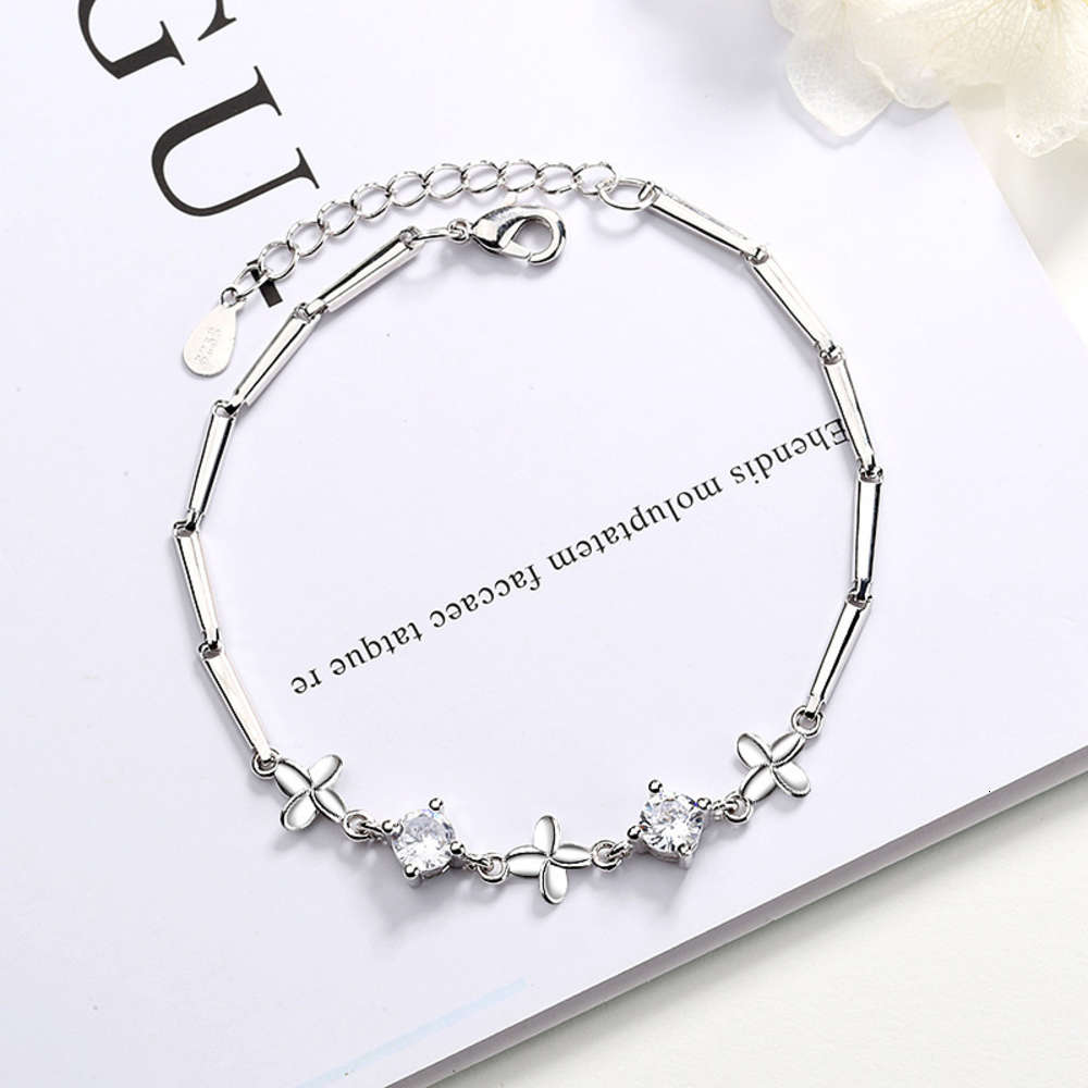 bracelet Clover Bracelet Valentine's Day gift inlaid with diamond lucky clover, Golden;silver
bracelet Clover Bracelet Valentine's Day gift inlaid with diamond lucky clover, Golden;silver