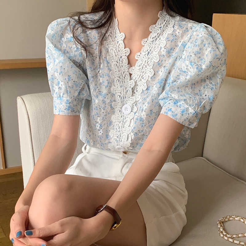 Korejpaa Women Shirt Summer Korean Chic Gentle Thin V-Neck Lace Stitching Single-Breasted Puff Sleeve Small Floral Blouses 210526