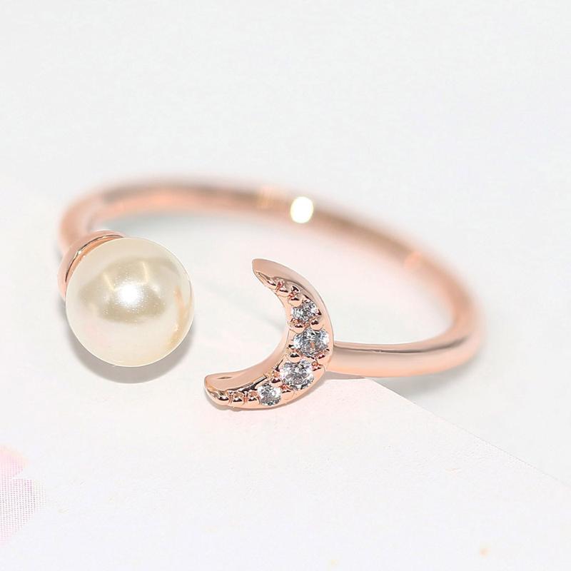 Wedding Rings Romantic For Women Moon Crescent Zircon Light Yellow Gold Color Finger Ring Gift Fashion Jewelry R895, Slivery;golden
Wedding Rings Romantic For Women Moon Crescent Zircon Light Yellow Gold Color Finger Ring Gift Fashion Jewelry R895, Slivery;golden