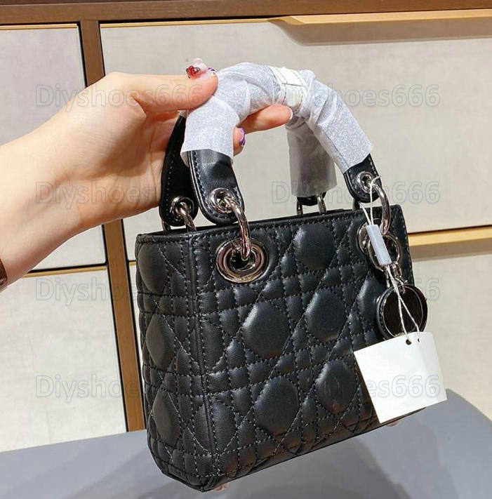 Mini ULTRAMATTE LADY Bag Italy Designers Boutique Ladies Cannage Lambskin Crossbody Golden Silver Metal Logo Classic Women Shoulder Handbags
Mini ULTRAMATTE LADY Bag Italy Designers Boutique Ladies Cannage Lambskin Crossbody Golden Silver Metal Logo Classic Women Shoulder Handbags