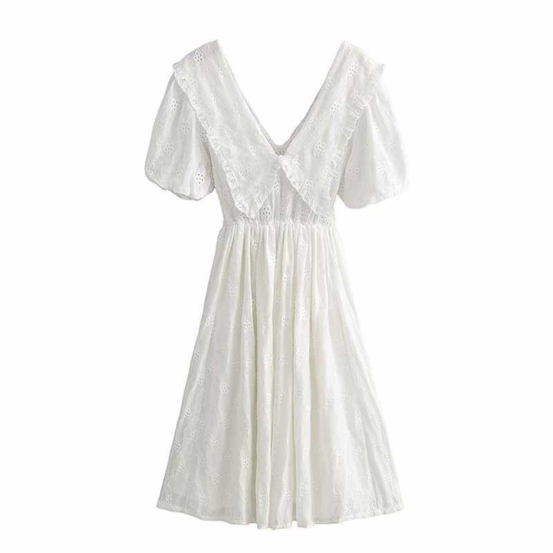 Summer Women Vintage Embroidery Dress Elegant Short Puff Sleeves Fashion V-neck Midi Dresses Woman Robe 210709, White
Summer Women Vintage Embroidery Dress Elegant Short Puff Sleeves Fashion V-neck Midi Dresses Woman Robe 210709, White