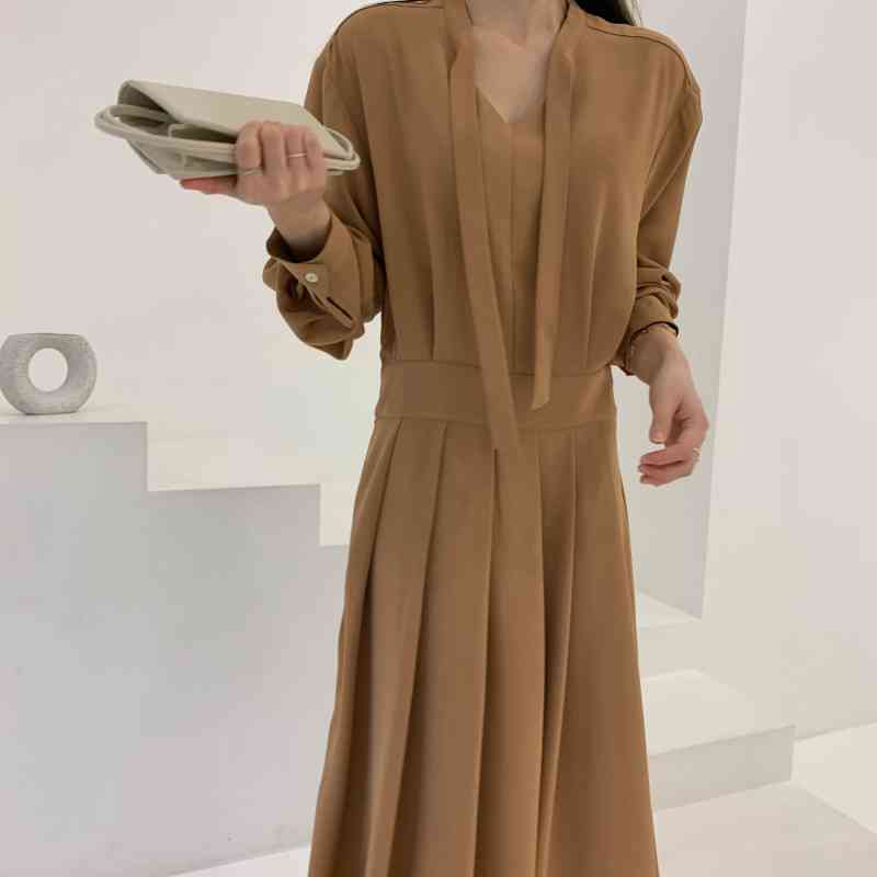 Women Elegant Party Dress Long Sleeve V Neck Solid Autumn Pleats Slim Temperament 210506