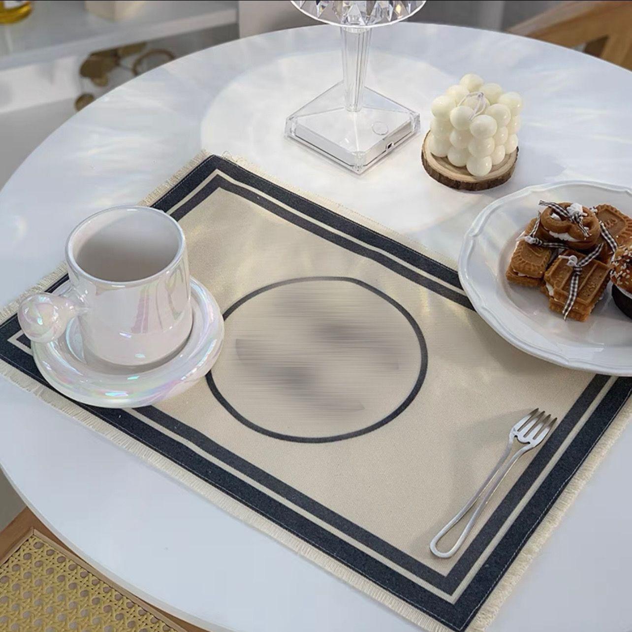 Signage Placemat Pads signage C Design Printed linen fabric tassel Mat Pad 8 pattern for festival dinner party home hotel cafe Table Decoration 2022 new
Signage Placemat Pads signage C Design Printed linen fabric tassel Mat Pad 8 pattern for festival dinner party home hotel cafe Table Decoration 2022 new