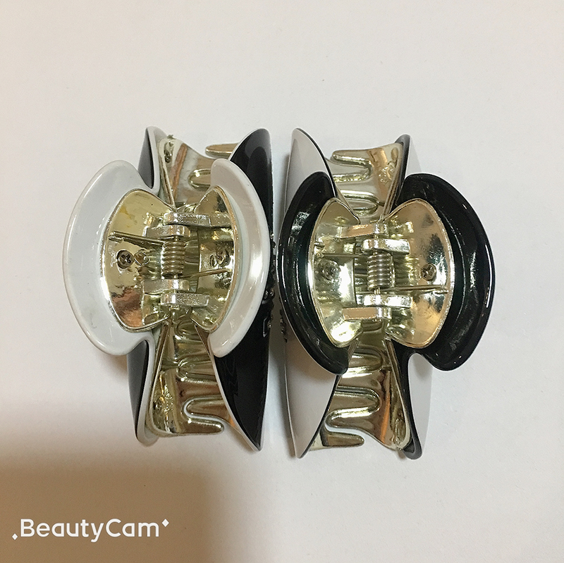9X4CM Simple black and white acrylic claw clips rhinestone letter hairpins for ladies collection Fashion classic Items Jewelry headdress vip gift