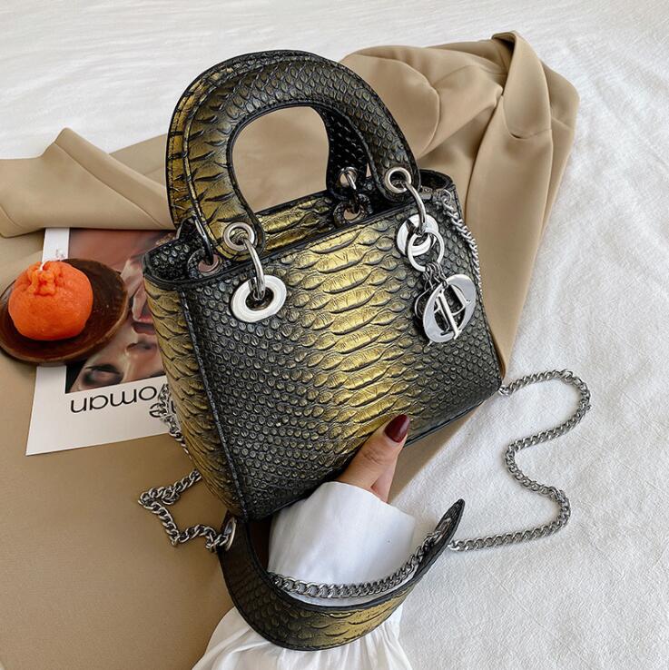 Factory wholesale women shoulder bag summer fashion crocodile pattern handbag elegant gradient embossed leather handbags street personality tassel chain bags
Factory wholesale women shoulder bag summer fashion crocodile pattern handbag elegant gradient embossed leather handbags street personality tassel chain bags