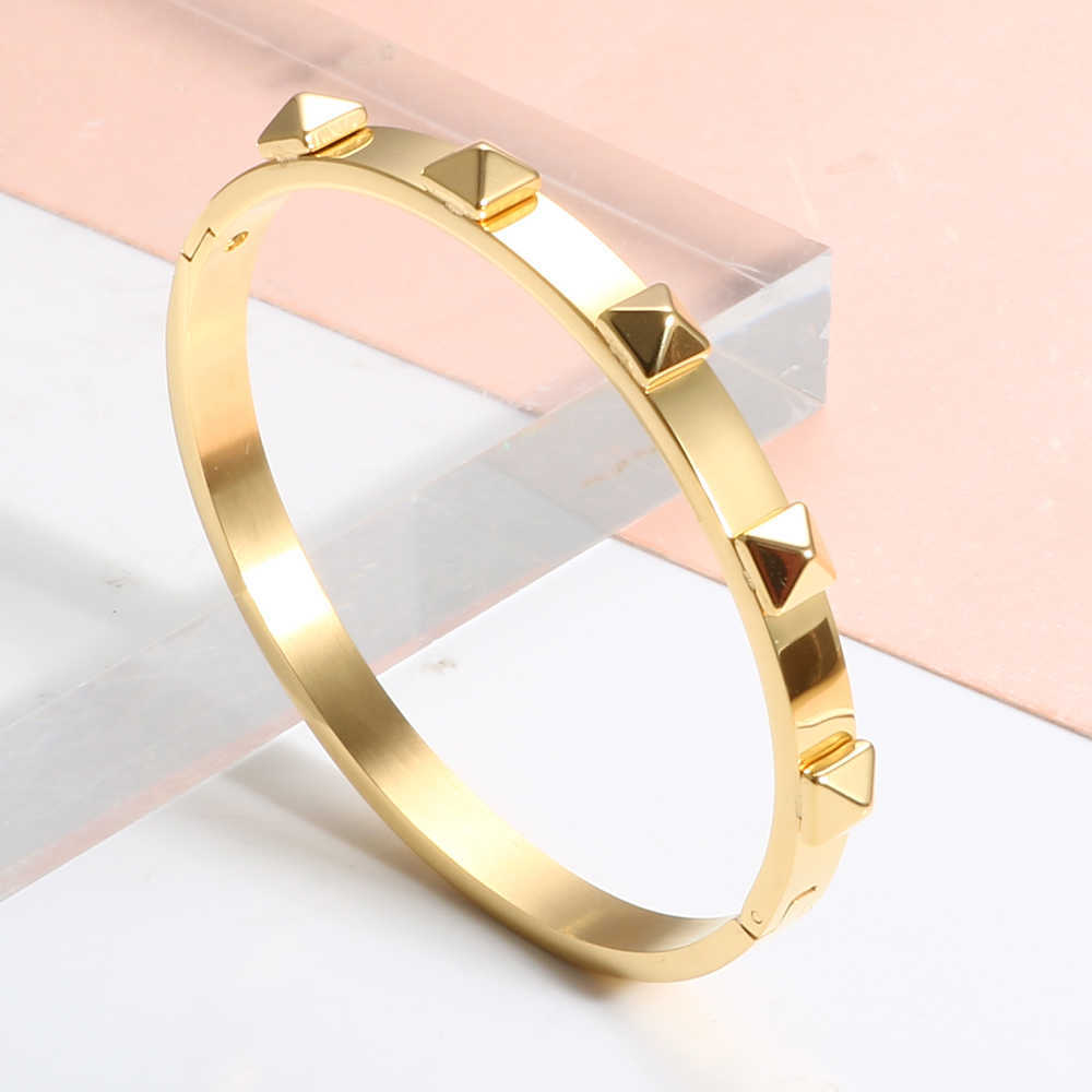 Fashion Women Pyramid Bracelets & Bangles Open Cuff Design Bracelets Stainless Steel Rivet Rose Gold Jewelry for Wedding Gift Q0719
Fashion Women Pyramid Bracelets & Bangles Open Cuff Design Bracelets Stainless Steel Rivet Rose Gold Jewelry for Wedding Gift Q0719