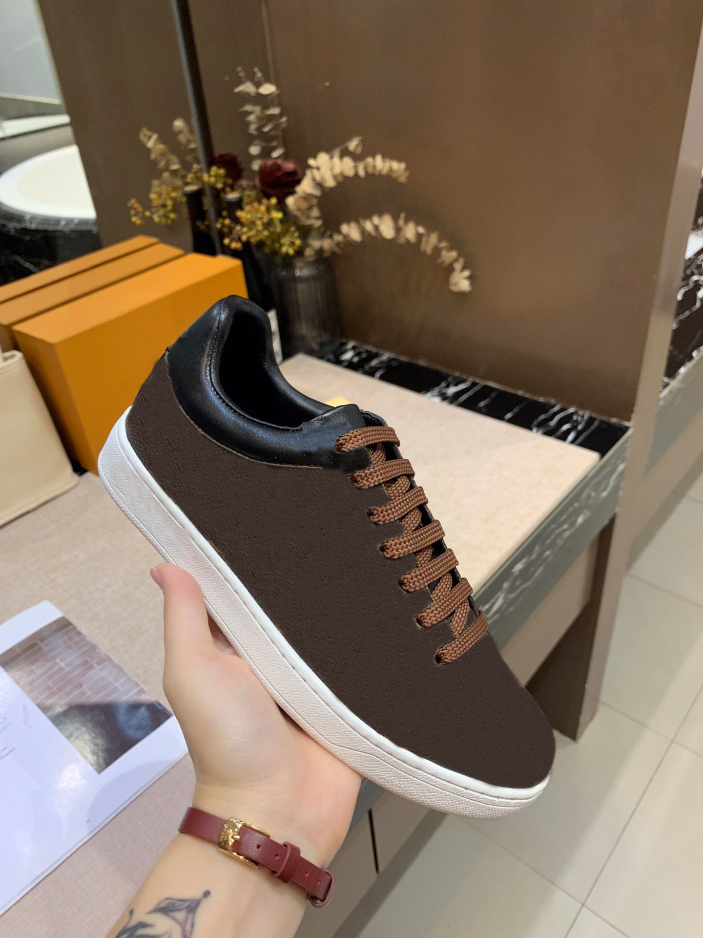 2021 classics women and girl sneaker running shoes flats beach casual fashion Presbyopic leather with box, Brown
2021 classics women and girl sneaker running shoes flats beach casual fashion Presbyopic leather with box, Brown