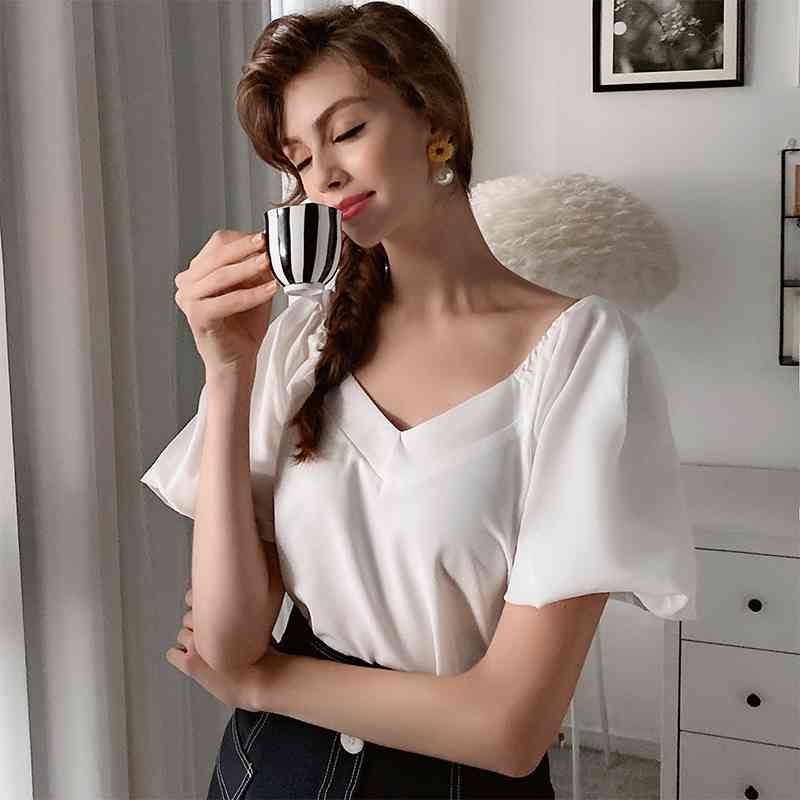 Dabuwawa Summer White Sweet Blouse Women Lantern Sleeve Sexy V-Neck Elastic Hem Solid Basic Shirts Office Lady D18BST394 210520