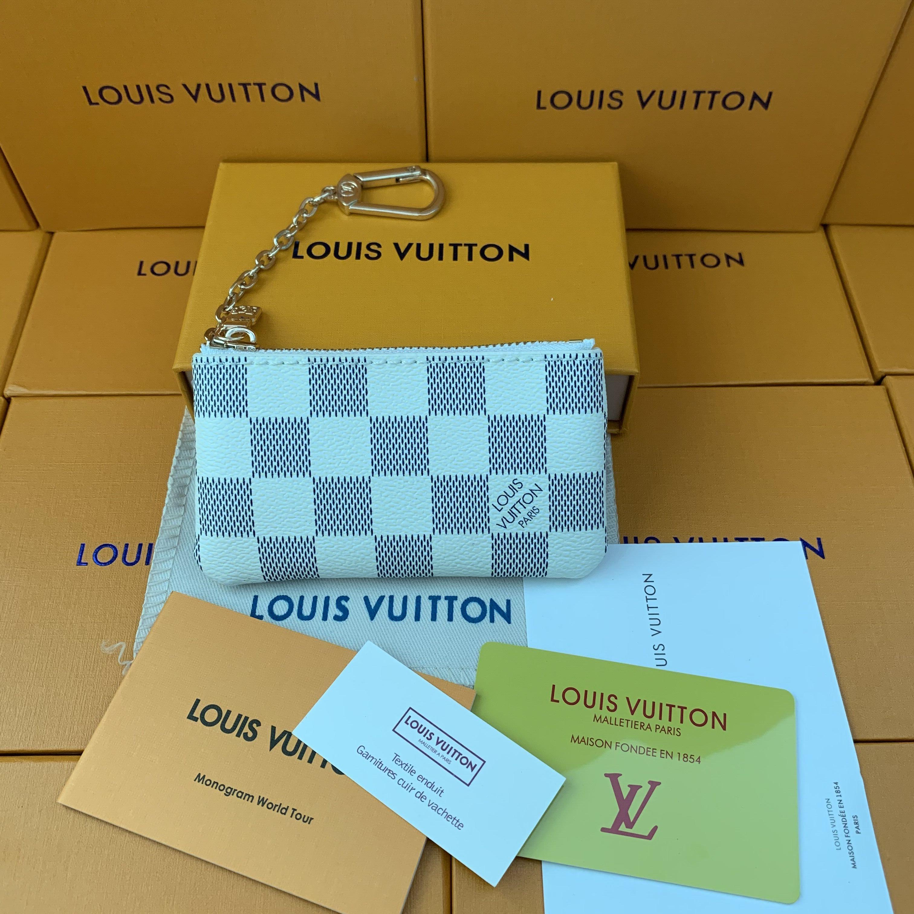 4 color KEY POUCH Damier leather holds high quality famous classical designer women key holder coin purse small leather Key Wallets With box, Black
4 color KEY POUCH Damier leather holds high quality famous classical designer women key holder coin purse small leather Key Wallets With box, Black