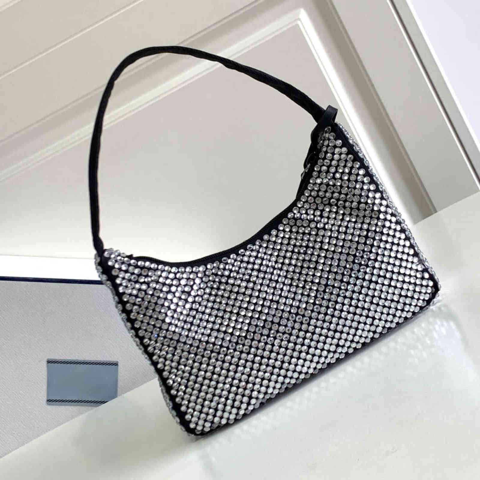 Cross Body Bags Tasks For Women Solid Hobos Nylon Shoulder Bags With Crystal Diamond Top 7a Quality Womens Branded Bag Designer Handbags 1127
Cross Body Bags Tasks For Women Solid Hobos Nylon Shoulder Bags With Crystal Diamond Top 7a Quality Womens Branded Bag Designer Handbags 1127