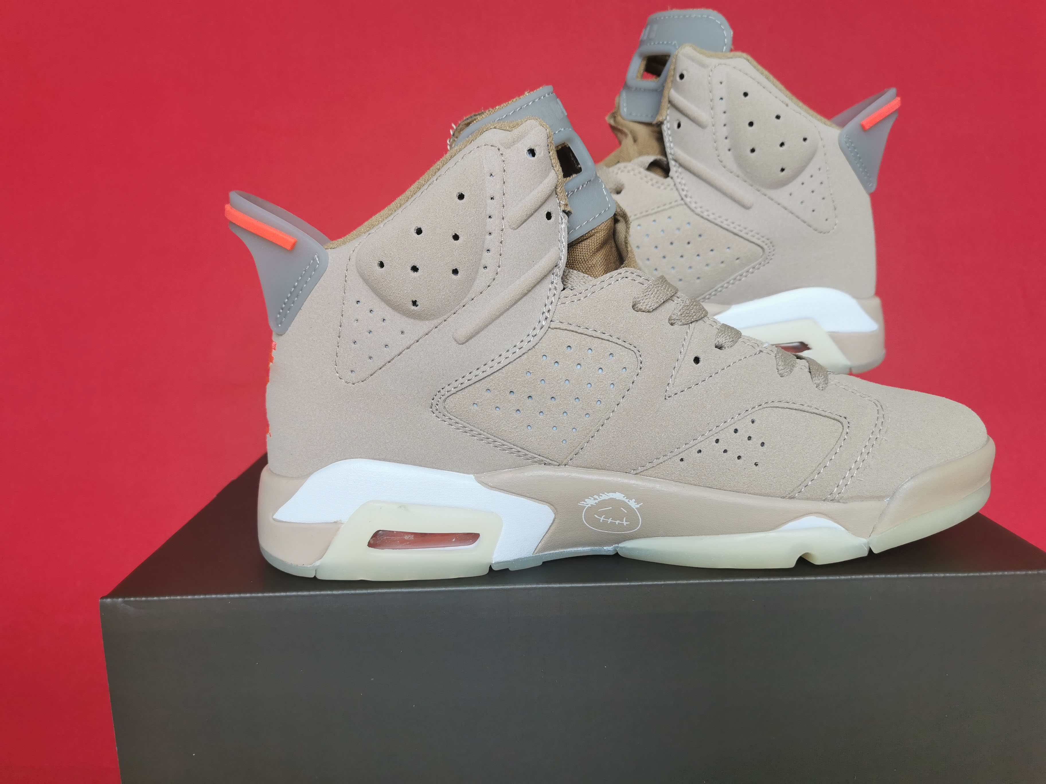 6 British Khaki Men Women Basktball Shoes 2021 Carmine 6s vi hare denim smoke grey travis cactus jack hommes sports sneakers mens
6 British Khaki Men Women Basktball Shoes 2021 Carmine 6s vi hare denim smoke grey travis cactus jack hommes sports sneakers mens