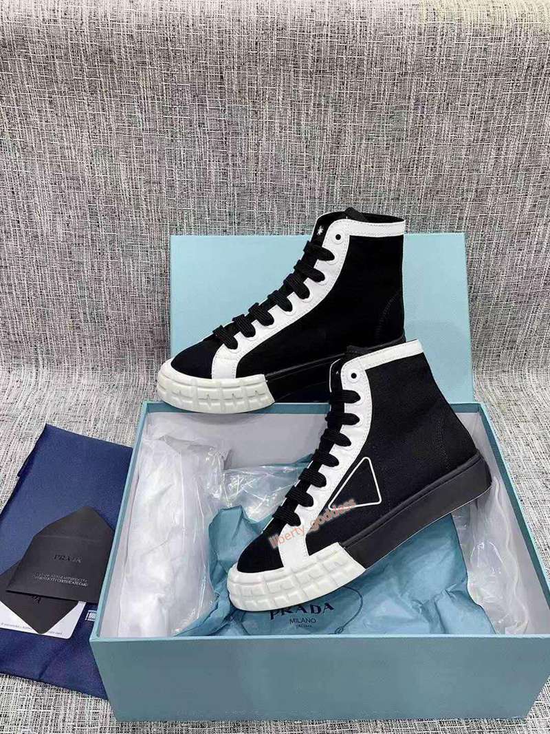 rubber platform inspired by motocross tires defines the unusual design of these nylon gabardine sneakers. The logo triangle decorate
rubber platform inspired by motocross tires defines the unusual design of these nylon gabardine sneakers. The logo triangle decorate