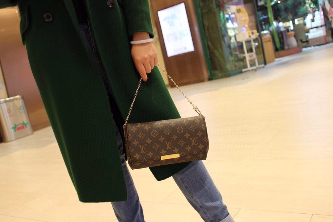 LVLouisVitton Vutton Genuine Leather Favorite Women Bag Two Chain Luxury Designers Handbag Crossbody Shoulder Bags Ladies Clutch Purse 25*15*2CM, White grid
LVLouisVitton Vutton Genuine Leather Favorite Women Bag Two Chain Luxury Designers Handbag Crossbody Shoulder Bags Ladies Clutch Purse 25*15*2CM, White grid