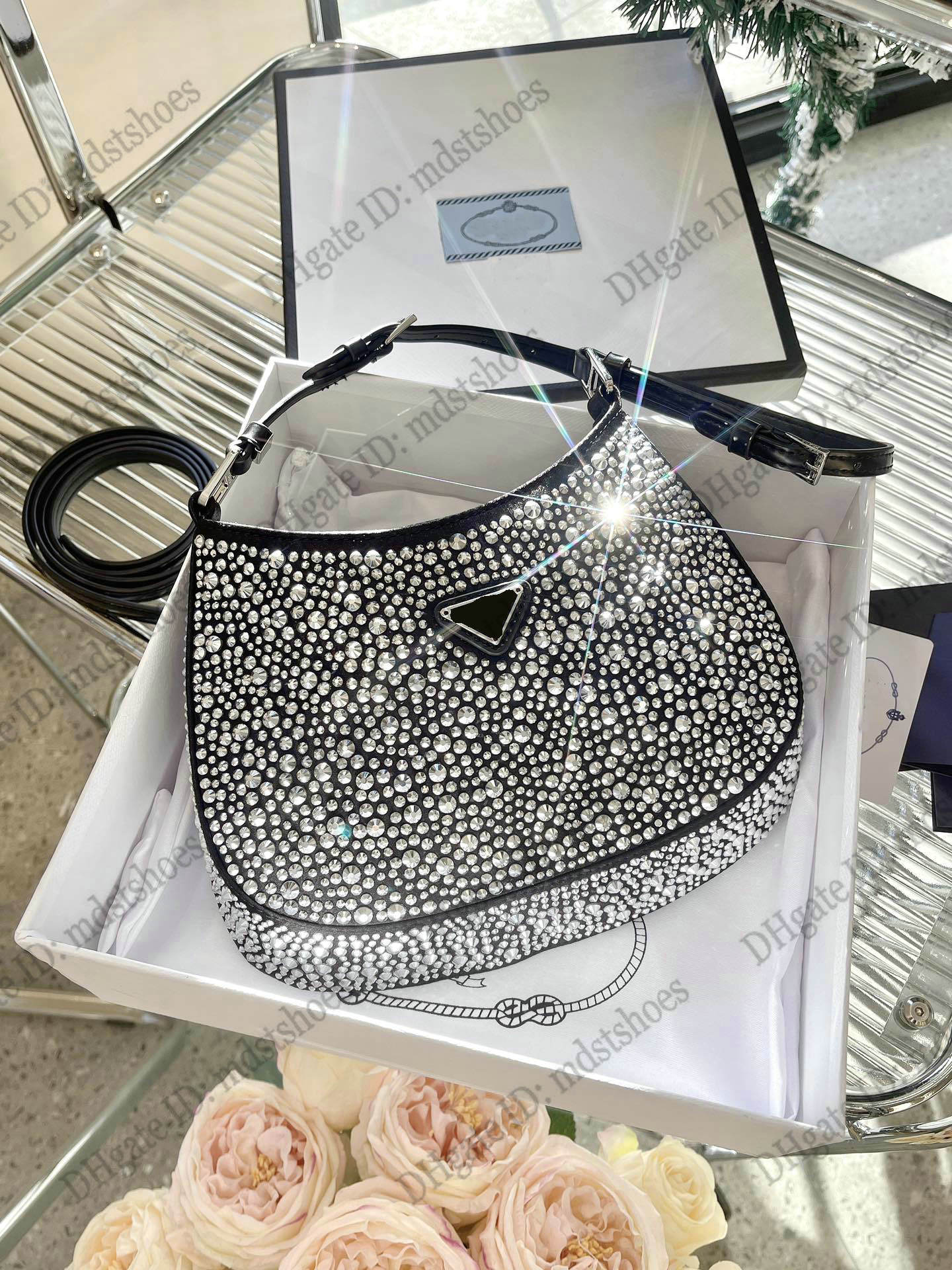 Cleo duchesse Crystals Hobo bag Handbag with appliques All-over synthetic crystal embellishment Handle Bag Women Designer Luxurys Diamond Party Cross-body
Cleo duchesse Crystals Hobo bag Handbag with appliques All-over synthetic crystal embellishment Handle Bag Women Designer Luxurys Diamond Party Cross-body