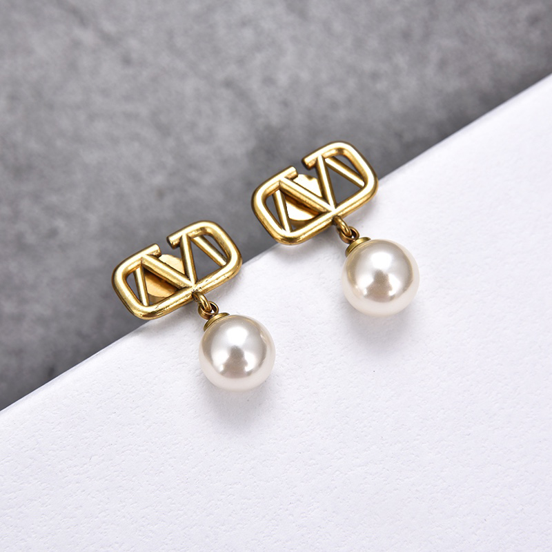Pearl Pendants Charm Earrings Letter Ornaments Ins Fashion Earring Elegant Stylish Classic Birthday Gifts Female Jewelry, Golden
Pearl Pendants Charm Earrings Letter Ornaments Ins Fashion Earring Elegant Stylish Classic Birthday Gifts Female Jewelry, Golden