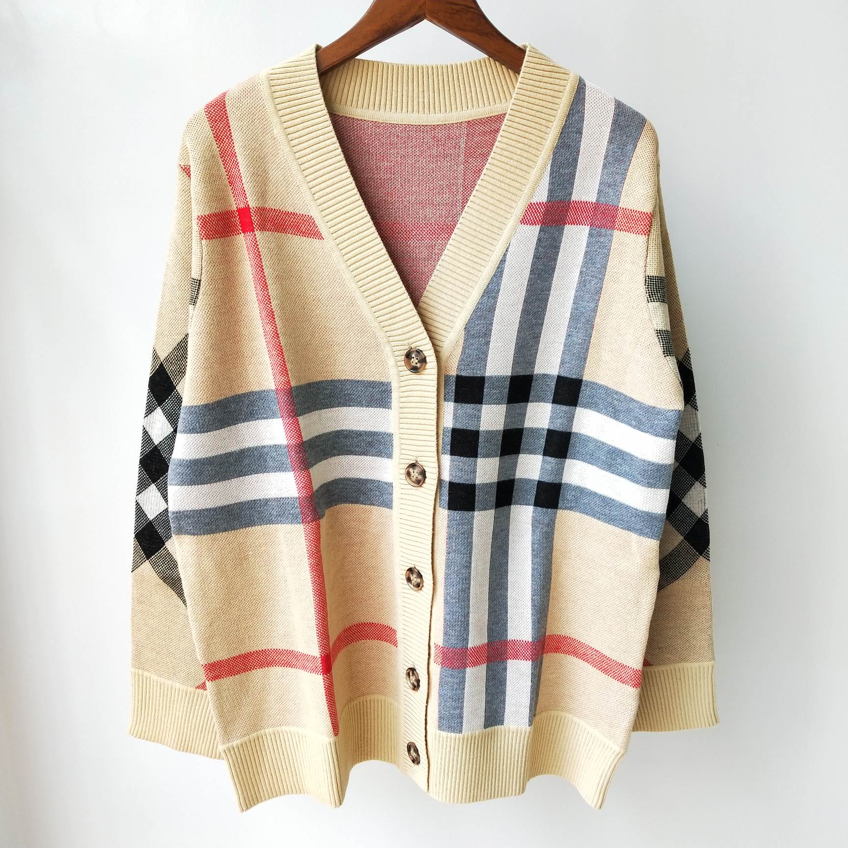 Shipping Free 2021 Autumn Yellow Striped Print Autumn Women's Cardigan Brand Same Style Women's Sweaters DH842
Shipping Free 2021 Autumn Yellow Striped Print Autumn Women's Cardigan Brand Same Style Women's Sweaters DH842