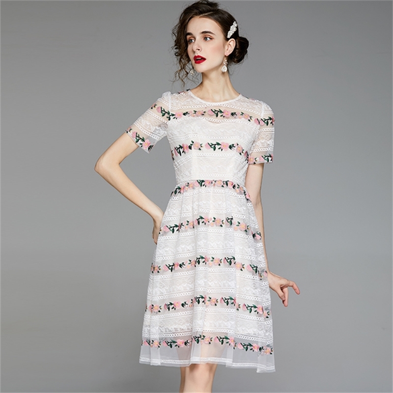 Runway Summer Women Elegant Sweet Lace Flowers Embroidery Party Dress Vintage Ladies O-Neck Short Sleeve Casual Slim White 210519