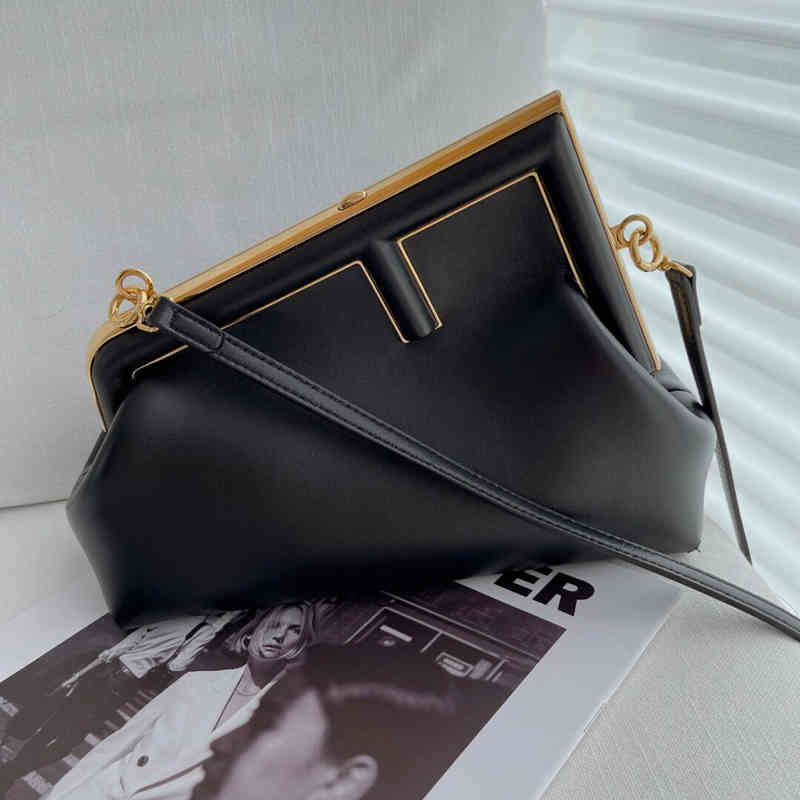 Women Luxurys Handbags Bag Women's 21 New Outlet f Fend First Metal Lock Single Shoulder Messenger Autumn and Winter Fashion Versatile Staff
Women Luxurys Handbags Bag Women's 21 New Outlet f Fend First Metal Lock Single Shoulder Messenger Autumn and Winter Fashion Versatile Staff