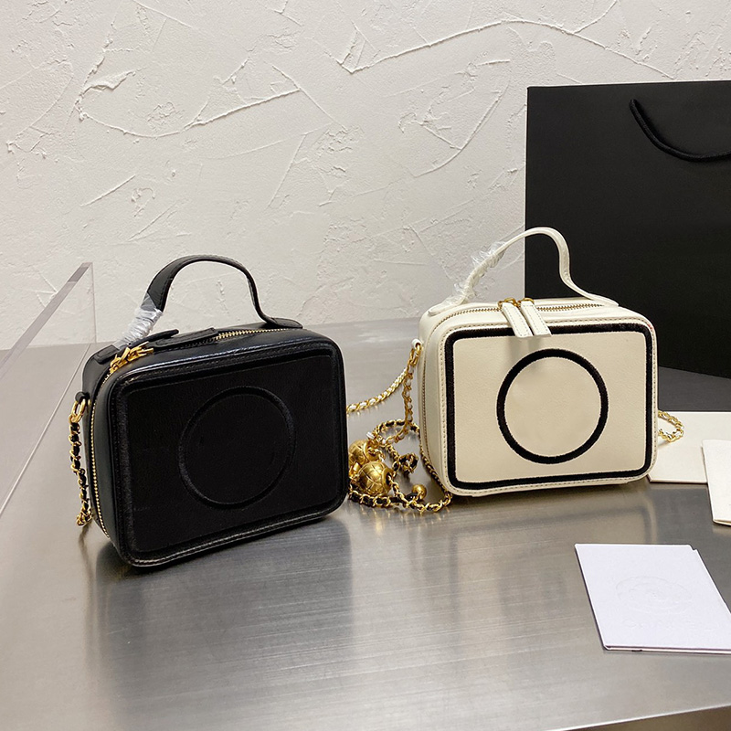 Desingers Brand Classic Mini Lipstick Box Bags Calfskin Camera Case Handle Totes Quilted Matelasse Chain Gold Ball Crossbody Shoulder Vanity
Desingers Brand Classic Mini Lipstick Box Bags Calfskin Camera Case Handle Totes Quilted Matelasse Chain Gold Ball Crossbody Shoulder Vanity