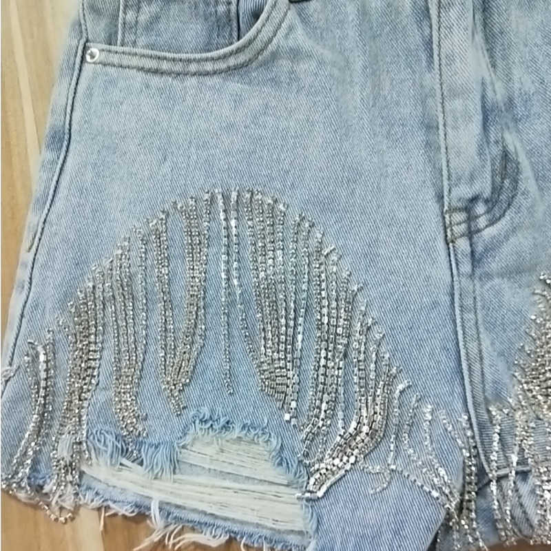 IEQJ Fashion Denim Jeans Women Hole Tassel Bright Diamond Chain Light Blue Streetwear High Waist Slim Short Pant AE323 210714