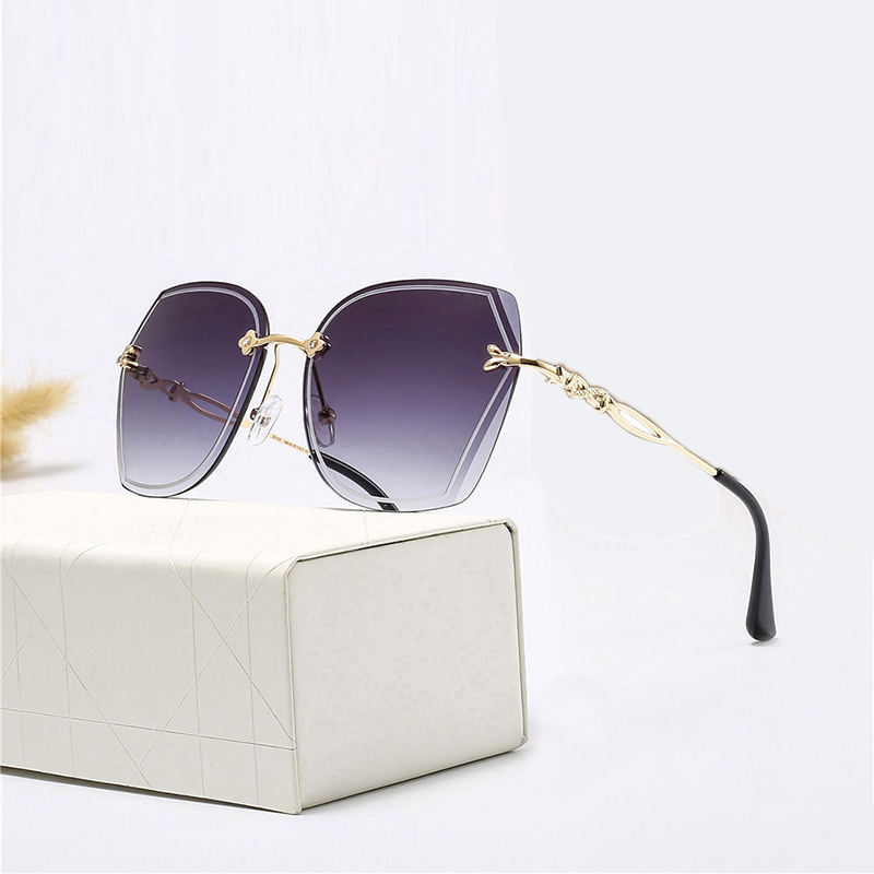 Color crystal trimmed rimless sunglasses Women retro polygonal colorful eyeglasses large frame Lens cutting process Exquisite glasses wholesale
Color crystal trimmed rimless sunglasses Women retro polygonal colorful eyeglasses large frame Lens cutting process Exquisite glasses wholesale