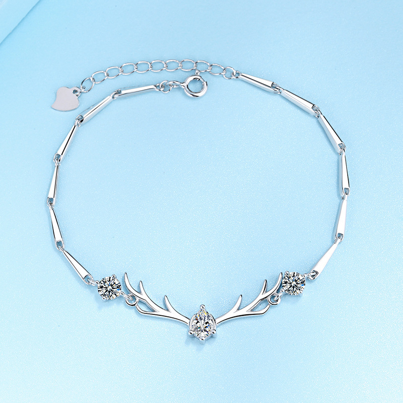 925 Sterling Silver One Deer with You Bracelet Simple Design Antler Hand Decoration Christmas Valentine's Day Gift
925 Sterling Silver One Deer with You Bracelet Simple Design Antler Hand Decoration Christmas Valentine's Day Gift