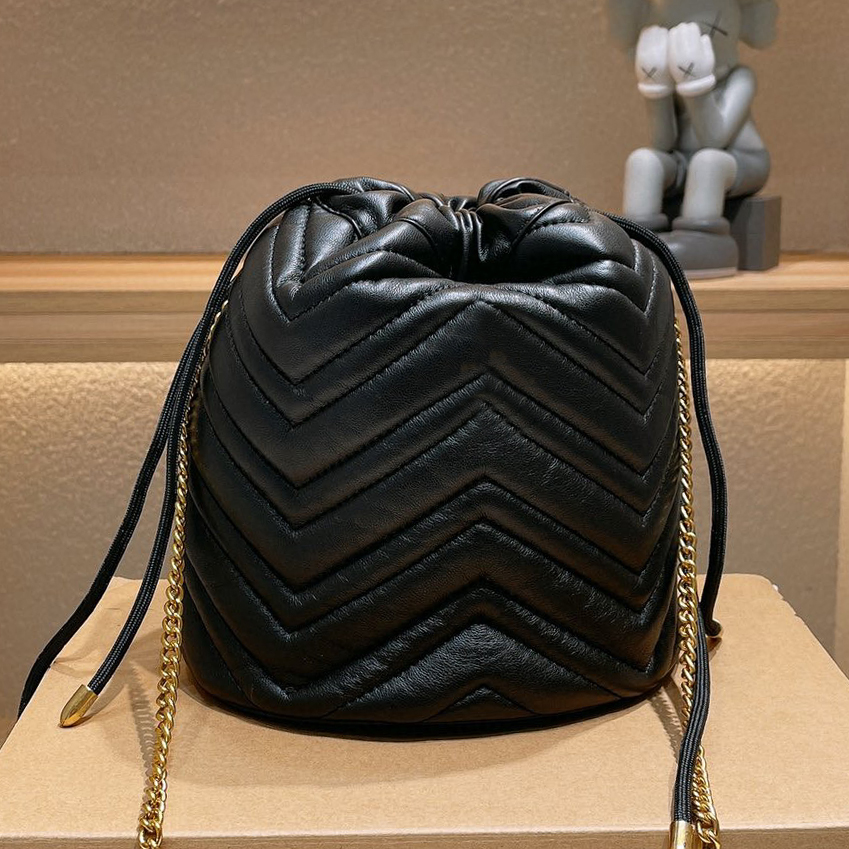 Luxurys designer Bucket bag Classic High Quality Ladies handbag Women fashion mother cossbody purse handbags shoulder bags wallet letter
Luxurys designer Bucket bag Classic High Quality Ladies handbag Women fashion mother cossbody purse handbags shoulder bags wallet letter