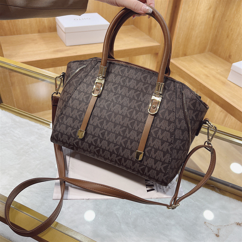 Wholesale factory ladies leathers bags Hong Kong style retro printed handbag elegant atmosphere letter backpack large capacity Joker contrast leather handbags
Wholesale factory ladies leathers bags Hong Kong style retro printed handbag elegant atmosphere letter backpack large capacity Joker contrast leather handbags