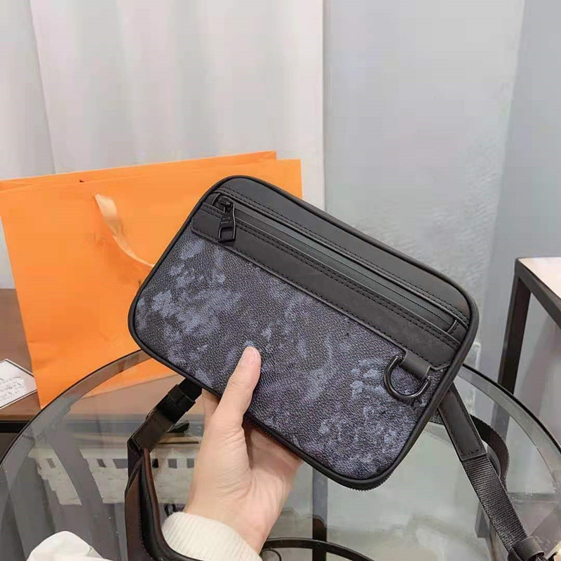 Black Leather sling bag Unisex style Handbag Mens Shoulder Bags with classsic letter pattern Oblique Cross Men And Women crossbody pocket
Black Leather sling bag Unisex style Handbag Mens Shoulder Bags with classsic letter pattern Oblique Cross Men And Women crossbody pocket