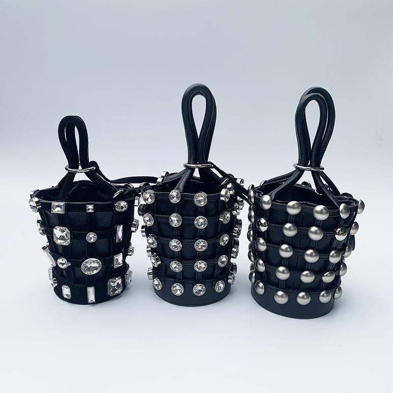 Duffel Bags Quality Luxury Designer Brand Fashion Classic Lady Water Drill Bag Sheepskin Full Et Rivet Handbag A2, 3-11cm
Duffel Bags Quality Luxury Designer Brand Fashion Classic Lady Water Drill Bag Sheepskin Full Et Rivet Handbag A2, 3-11cm