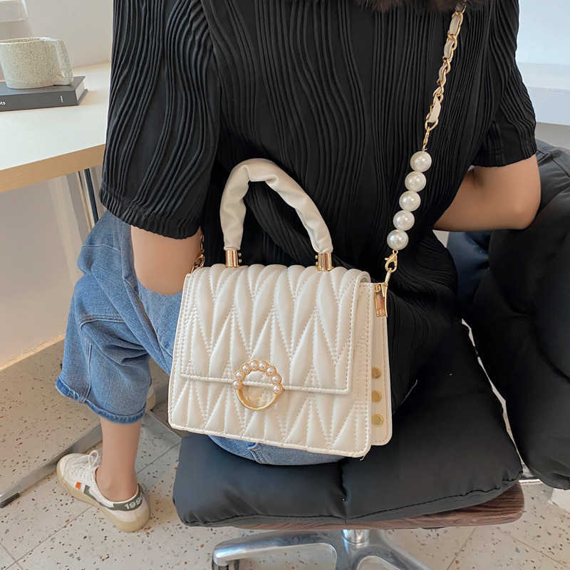This year's popular women's summer 2021 new fashion versatile pearl chain high texture messenger single shoulder bag, Blue
This year's popular women's summer 2021 new fashion versatile pearl chain high texture messenger single shoulder bag, Blue