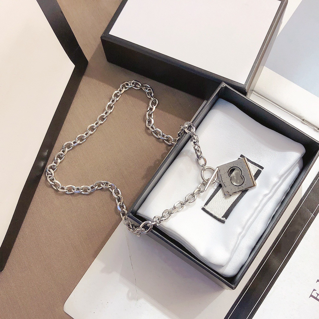 Designer Jewelry Earrings Pendant Charm Bracelets Gold Love V Necklace Women Rings Bracelet Bangles Luxury Pendants Titanium lovers chain Heart With Box
Designer Jewelry Earrings Pendant Charm Bracelets Gold Love V Necklace Women Rings Bracelet Bangles Luxury Pendants Titanium lovers chain Heart With Box